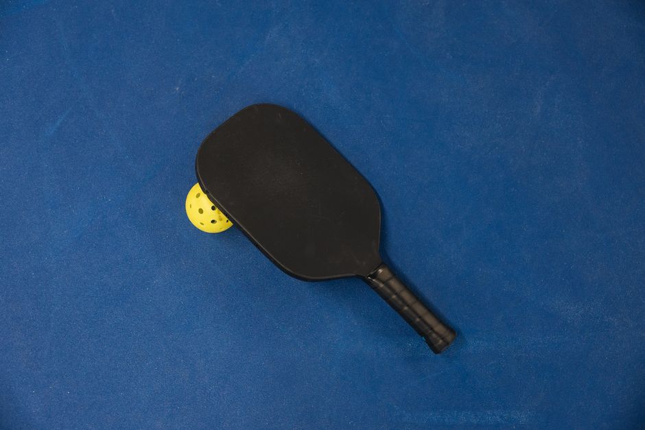 Carbon vs Fibreglass Padel Rackets Explained (UK 2026)
